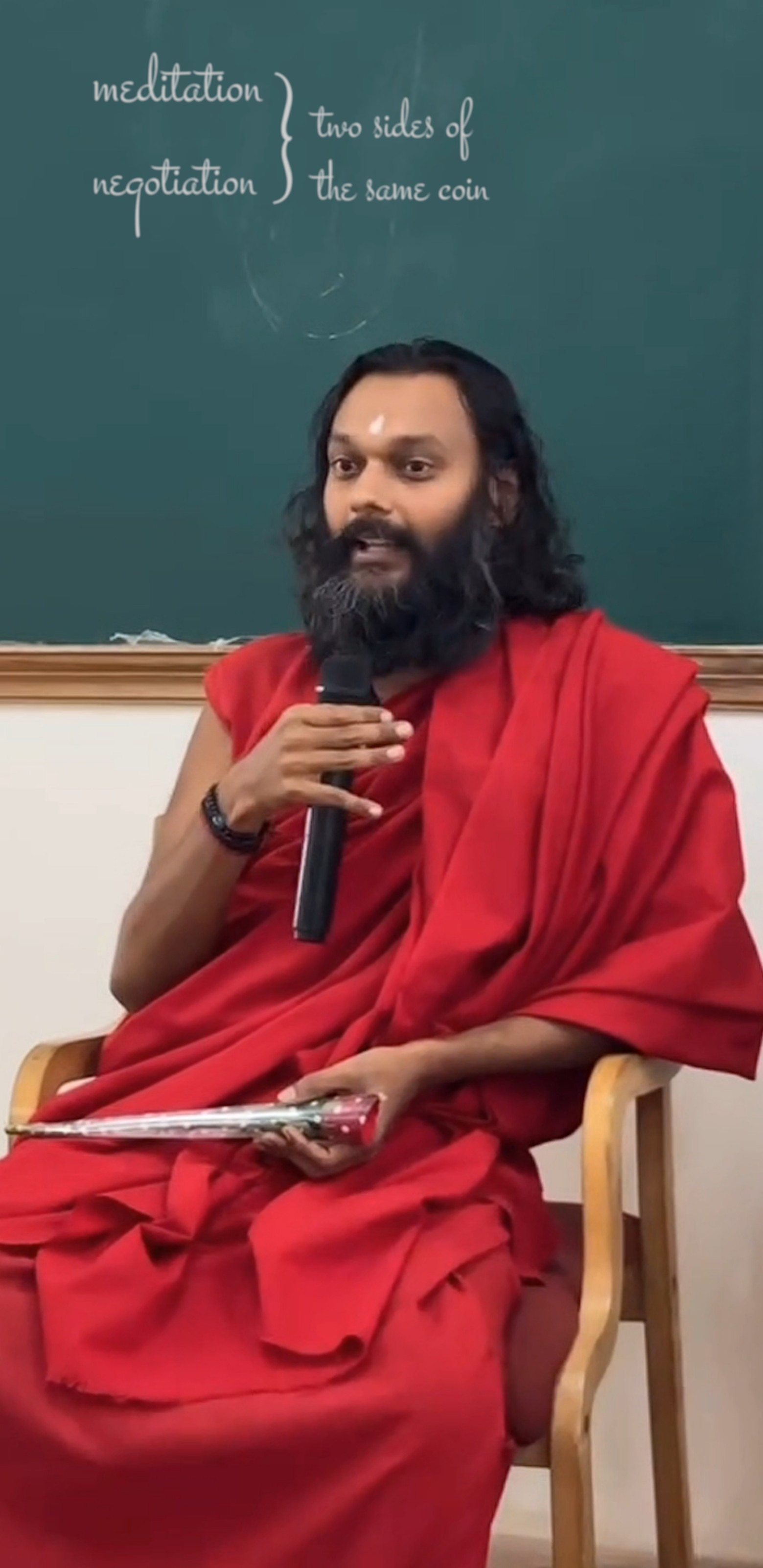 Pavan 'leckthuring' to students on business negotiations using black board and chalk